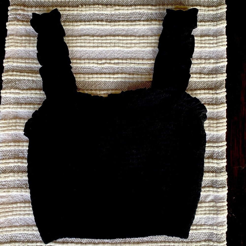 NWT❣️BLACK CROPPED TANK